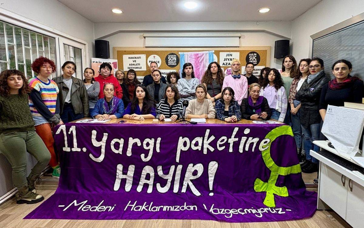 Kadınlar ve LGBTİ+’lardan "çıplak arama" tepkisi: Asla alışmayacağız - Toplumsal Cinsiyet Odaklı Habercilik Kütüphanesi