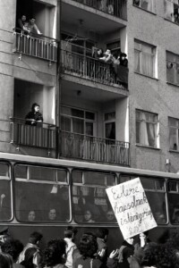 438’e Karşı Büyük Feminist Yürüyüş – 1990 - Toplumsal Cinsiyet Odaklı Habercilik Kütüphanesi